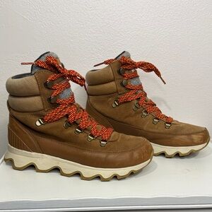 Sorel Kinetic Conquest tan boots 8.5
